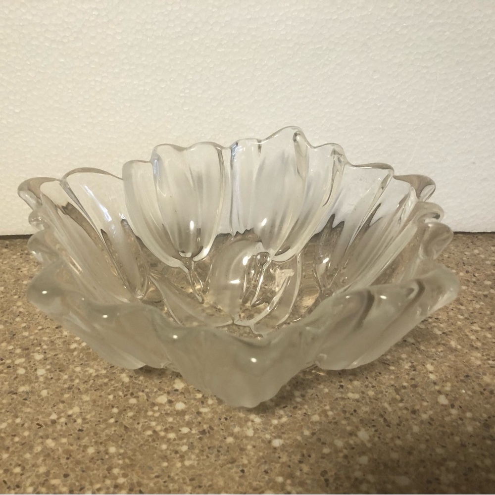 Mikasa Crystal Tulip Petal Bowl Frosted Scalloped Edge Glass Centerpiece 7.5”